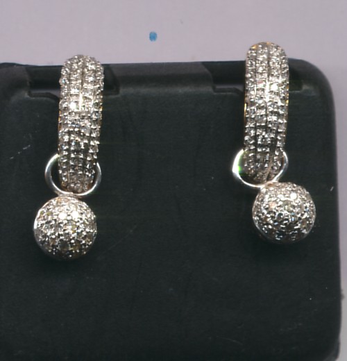Beautiful 18 Kt Gold  Natural Diamond Earing